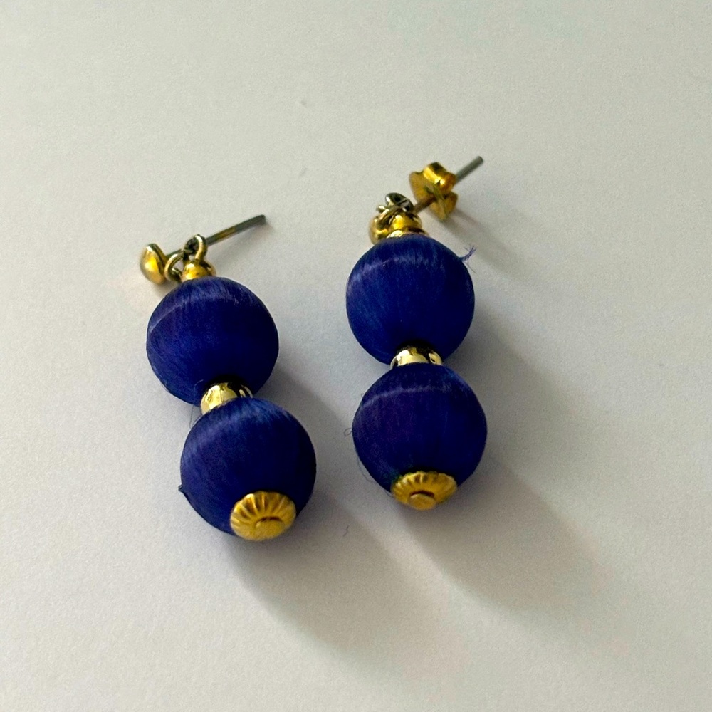 5/$20 vintage blue gold string ball earrings